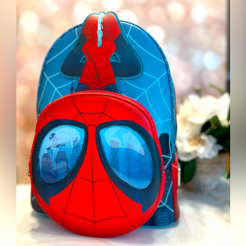 NWT! Limited edition SDCC Spider-Man Loungefly Lenticular Glow mini backpack